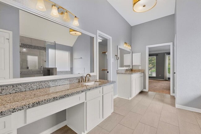 Building Photo - 2643 Henley Dr