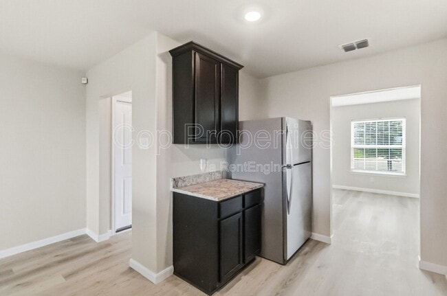 Building Photo - 15027 Harbor Lndg