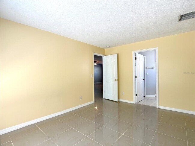 Building Photo - 781 Palmera St