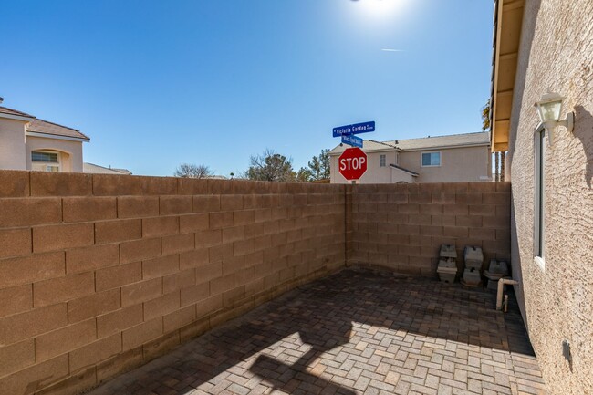 Building Photo - Single Story 3 bedroom in Gated Community,...