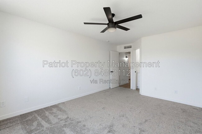 Building Photo - 2009 E Paradise Ln
