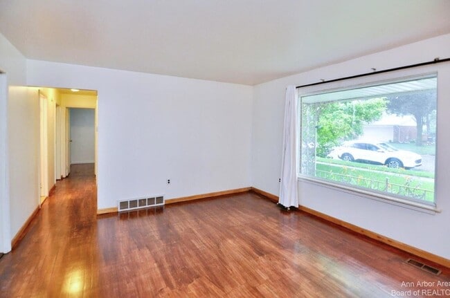 Building Photo - 8807 Tavistock Dr