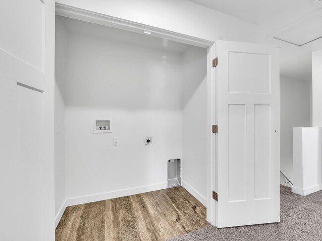 Building Photo - Herriman 3 Bedroom Townhouse Ready to be Called Home!