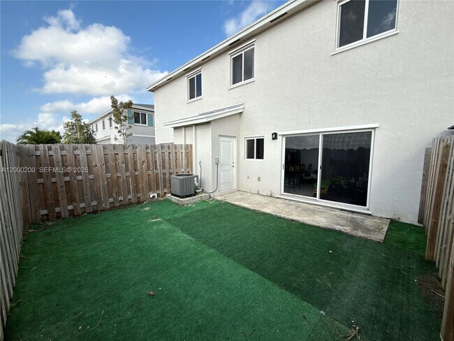 Building Photo - 412 NW 12th Pl