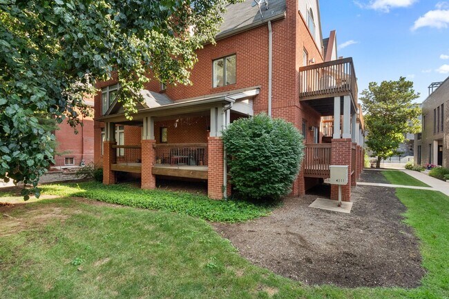 Building Photo - 4111 W Pine Blvd