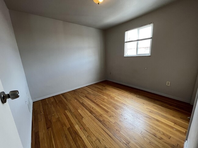 Building Photo - 440 Brierly Ln