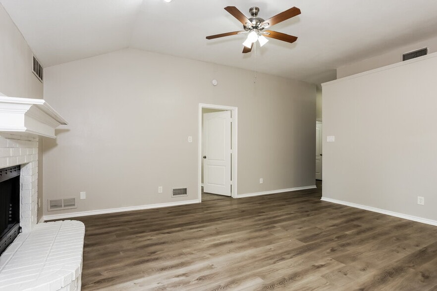 Building Photo - 6841 Black Wing Dr