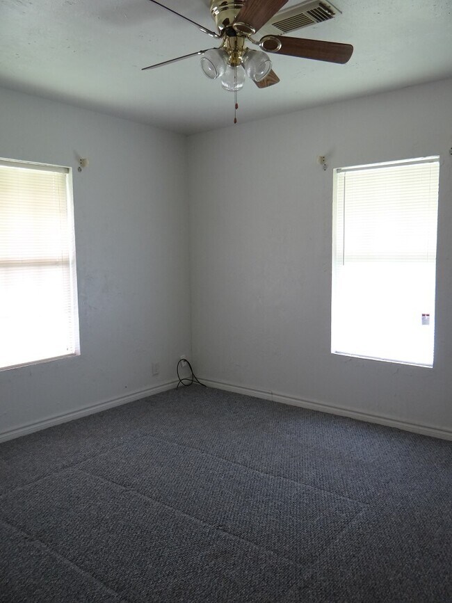 Building Photo - 3801 Stuart Ave