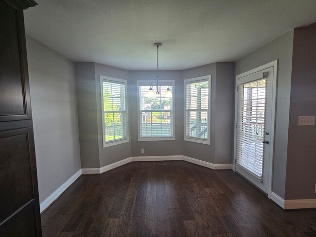 Building Photo - Executive 3 Bed 2.5 Bath with Bonus Home