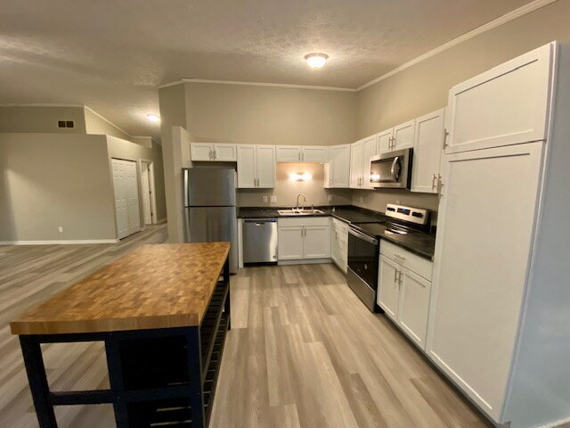Building Photo - Ranch Style Home in Center Grove