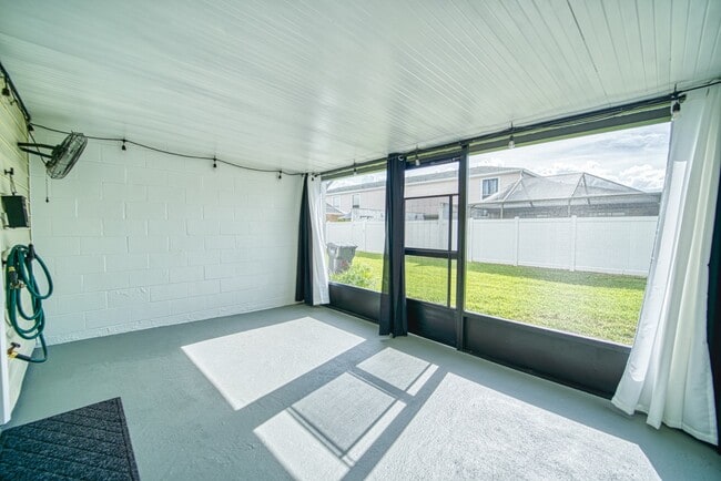 Building Photo - 11912 Cypress Hill Cir