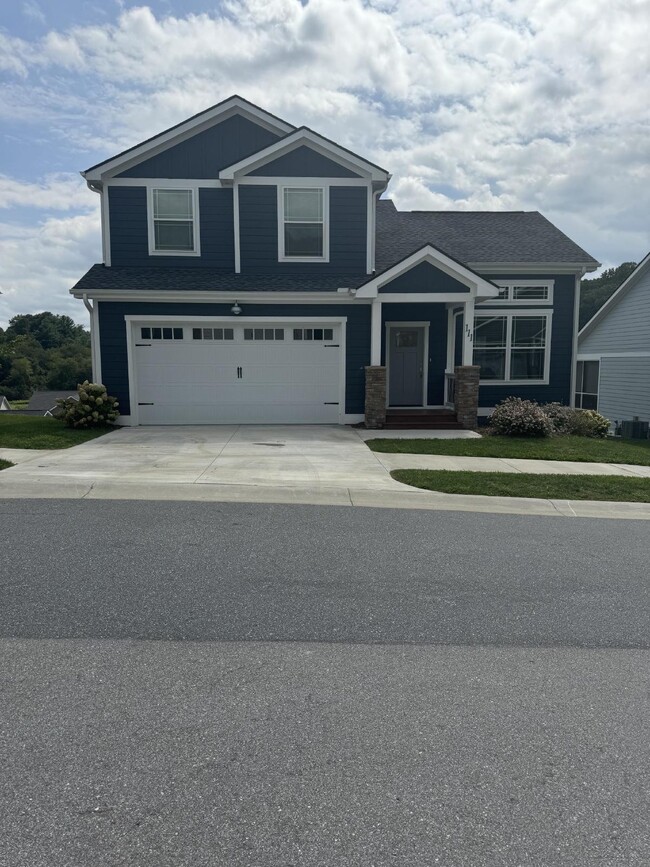 Primary Photo - Three bedroom , 2.5 bathroom home in The C...