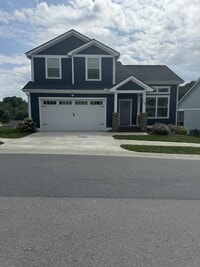 Building Photo - Three bedroom , 2.5 bathroom home in The C...