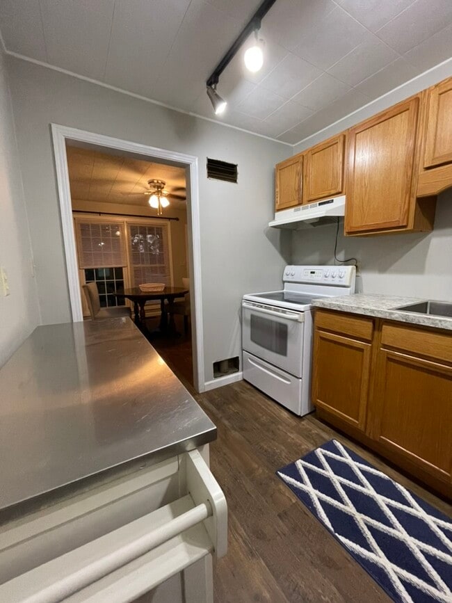 Building Photo - 1535 Kaiser Ave