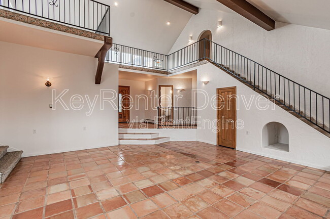 Building Photo - 990 Beech St