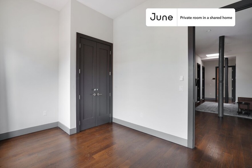 Building Photo - Room in Shared 4 bed/2 bath home