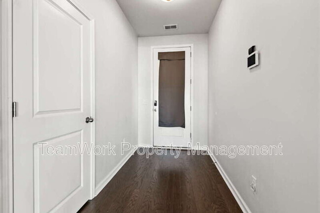 Building Photo - 214 Mercator Dr