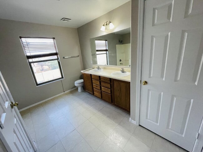 Building Photo - 45811 W Amsterdam Rd