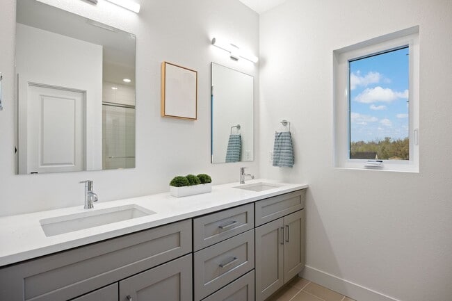 Building Photo - New 2BD, 3BA Arvada Townhome with Bonus Flex Room