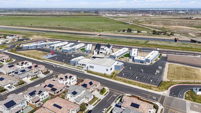 Building Photo - 2480 Iverstone St