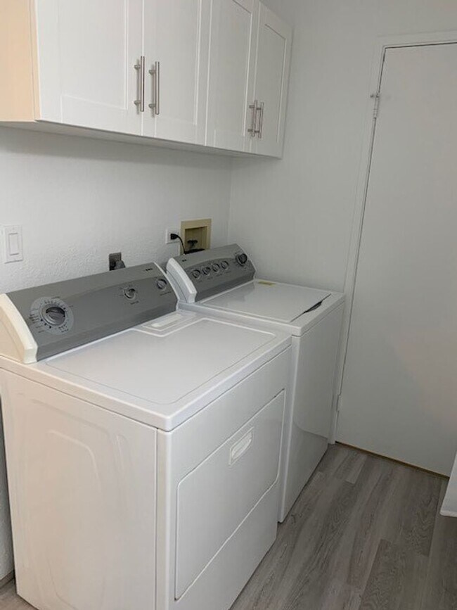 Building Photo - Haiku Point Townhouse - Ground floor 2 bedroom, 1 bath with 2 parking!
