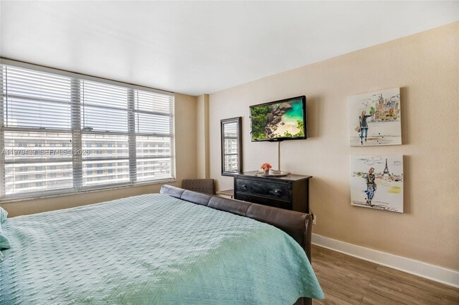 Building Photo - 5600 Collins Ave