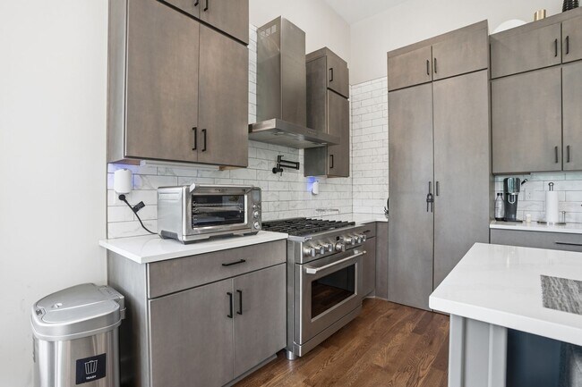 Building Photo - Luxury Nashville Retreat with Skyline & River Views | 4BR + Rooftop Entertainment Loft