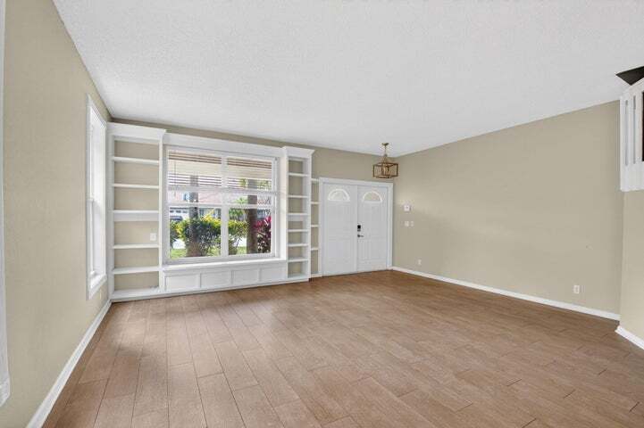 Building Photo - 18196 Clear Brook Cir