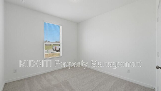 Building Photo - 1304 Apron Trl