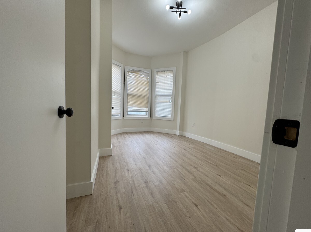 184 Virginia Ave 1R - 186 Virginia Ave