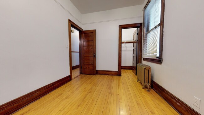 Building Photo - 1127 W George St
