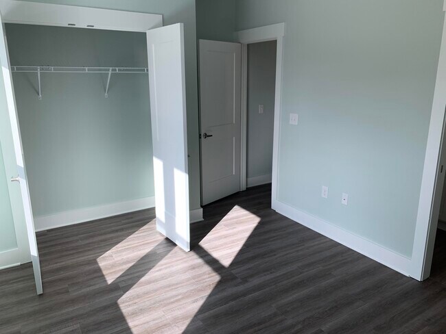 Building Photo - 119 N Sand Palm Rd