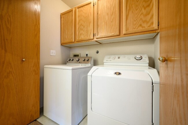 Building Photo - Newly Renovated 3 Bedroom, 2 Bath House in Sheridan