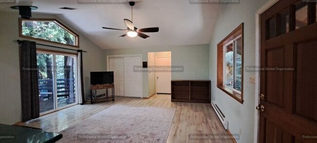 Building Photo - Sunlit Sanctuary in the Redwoods