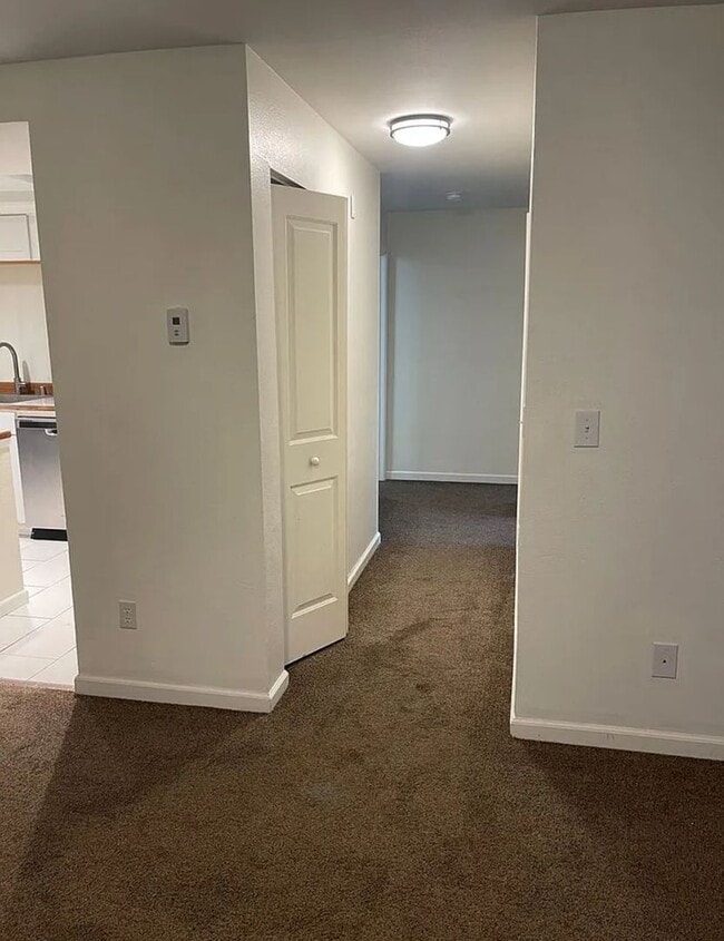 Building Photo - Coming Available in February - Great ground floor condo in East Anchorage