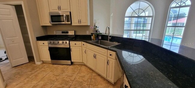 Building Photo - 4265 E Amsterdam St