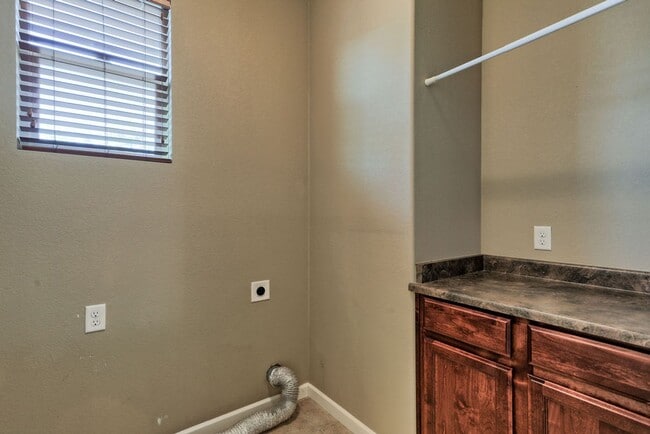 Building Photo - 3 Bedroom 2 1/2 Bath in Loveland