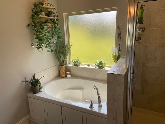 Building Photo - 166 Cullom Dr