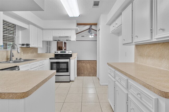 Building Photo - 59 Artesian Oaks Dr