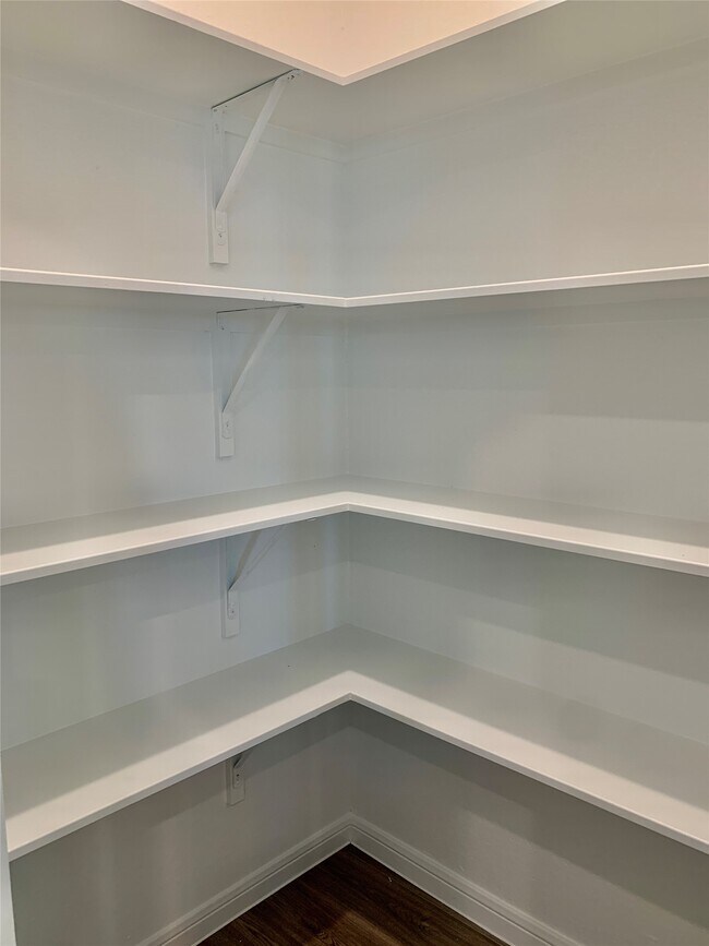 Building Photo - 1024 Greenshank Dr