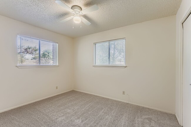 Building Photo - 1740 Rutland Dr