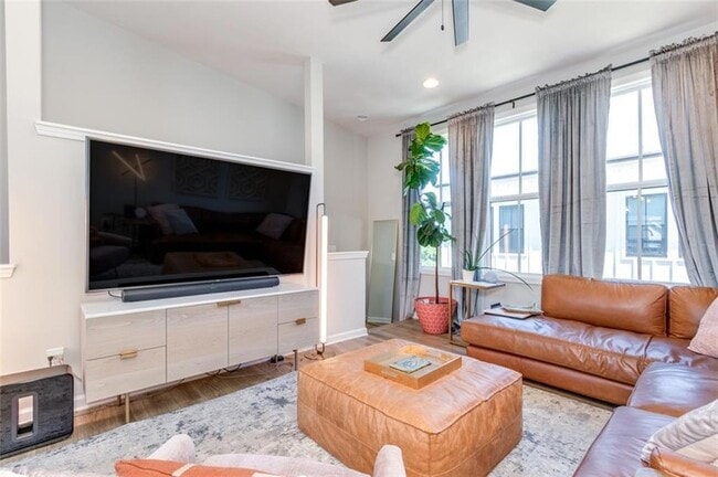 Building Photo - 912 Brees Ct