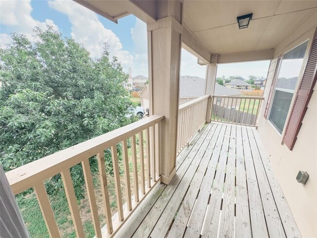 Building Photo - 9909 Fantail Ln