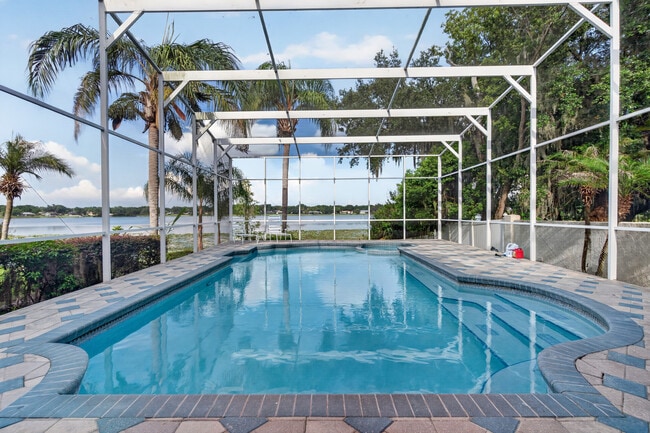 Building Photo - 414 Somerset Dr