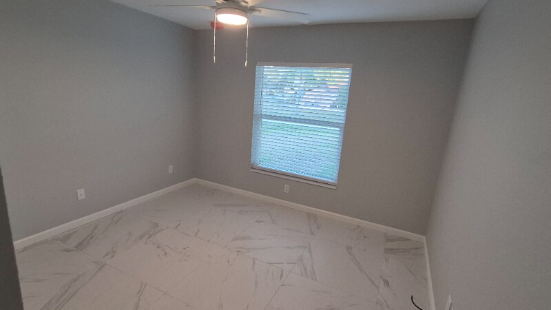 Building Photo - 661 Myra Ln NW