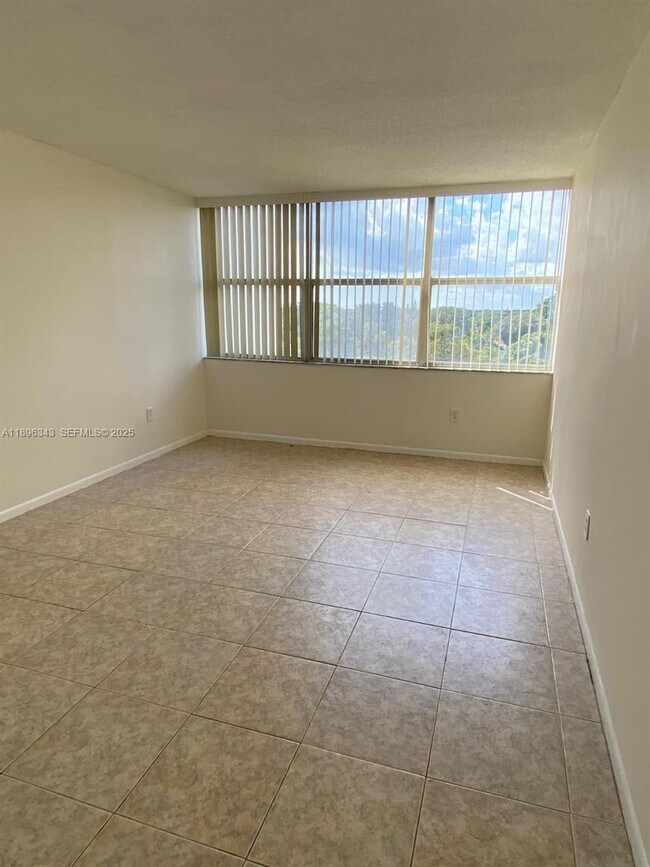 Building Photo - 1200 NE Miami Gardens Dr