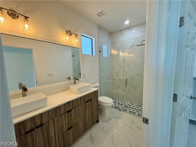 Building Photo - 1208 NW 25th Pl