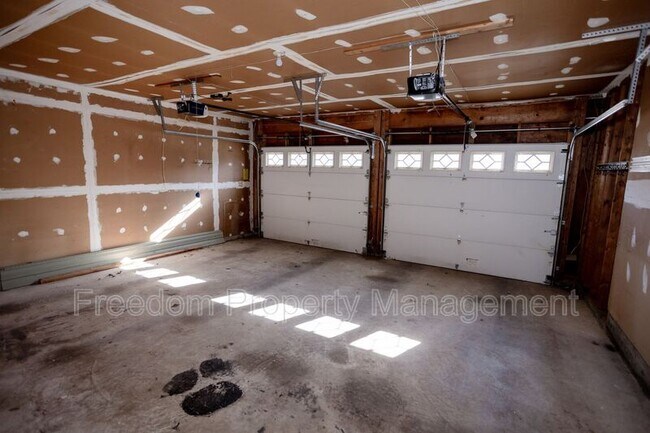 Building Photo - 8768 Tomislav St