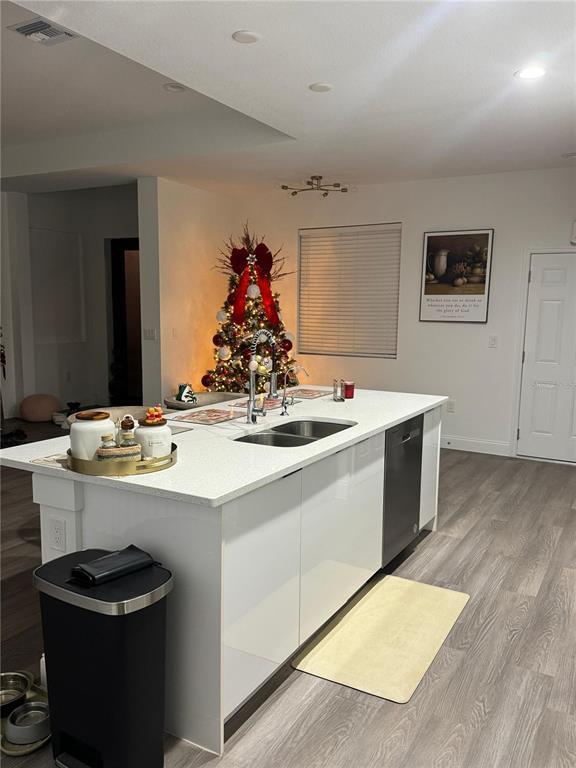 Building Photo - 407 Ranier Ave