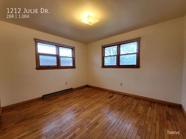 Building Photo - 1212 Julie Dr